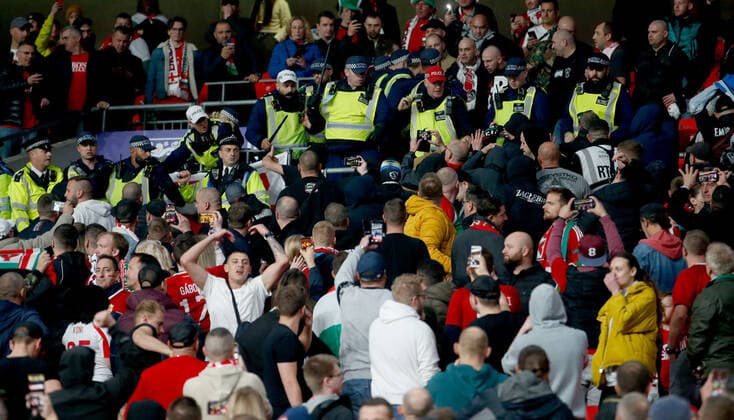 Mandatory Credit: Photo by Matt Impey Shutterstock (12534940g) Police fight with the Hungary fans in the 1st half England v Hungary, Football, World Cup Qualifying, Group I, Wembley Stadium, Wembley, London, UK - 12 10 2021 Editorial use only England v Hungary, Football, World Cup Qualifying, Group I, Wembley Stadium, Wembley, London, UK - 12 10 2021 Editorial use only  Copyright: xMattxImpey Shutterstockx 12534940g