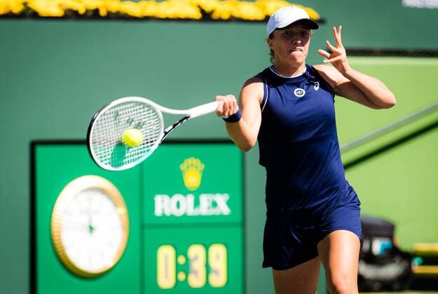 Mandatory Credit: Photo by Rob Prange Shutterstock (12524635p) Iga Swiatek of Poland in action during the fourth round at the 2021 BNP Paribas Open WTA, Tennis Damen 1000 tennis tournament BNP Paribas Open, Tennis, Day 7, Indian Wells Tennis Garden, California, USA - 12 Oct 2021 BNP Paribas Open, Tennis, Day 7, Indian Wells Tennis Garden, California, USA - 12 Oct 2021 Copyright: xRobxPrange Shutterstockx 12524635p