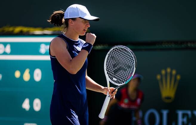 Mandatory Credit: Photo by Rob Prange Shutterstock (12524635h) Iga Swiatek of Poland in action during the fourth round at the 2021 BNP Paribas Open WTA, Tennis Damen 1000 tennis tournament BNP Paribas Open, Tennis, Day 7, Indian Wells Tennis Garden, California, USA - 12 Oct 2021 BNP Paribas Open, Tennis, Day 7, Indian Wells Tennis Garden, California, USA - 12 Oct 2021 Copyright: xRobxPrange Shutterstockx 12524635h