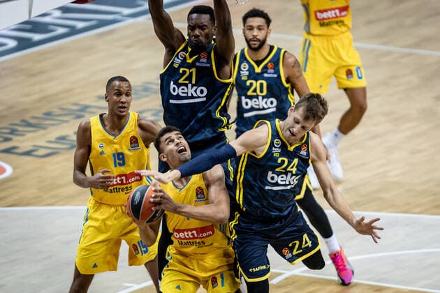 Basketball2Berlin 10 10 2021 Season 2021 2022 EuroLeague Regular Season Alba Berlin Fenerbahce Beko Istanbul Oscar Da Silva Alba Berlin, No 01 Jan Vesely Fenerbahce, No 24