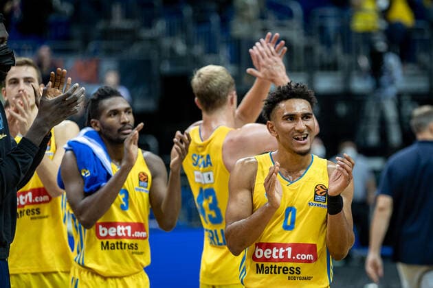Basketball2Berlin 10 10 2021 Season 2021 2022 EuroLeague Regular Season Alba Berlin Fenerbahce Beko Istanbul Maodo Lo Alba Berlin, No 00 Jaleen Smith Alba Berlin, No 03 and other cheers.
