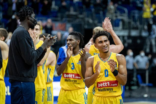 Basketball2Berlin 10 10 2021 Season 2021 2022 EuroLeague Regular Season Alba Berlin Fenerbahce Beko Istanbul Maodo Lo Alba Berlin, No 00 Jaleen Smith Alba Berlin, No 03 and other cheers.