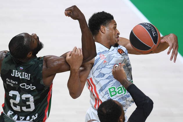 6670942 12.10.2021 UNICS Tonye Jekiri, left, and Bayern s Augustine Rubit struggle for the ball during the Euroleague Basketball regular championship match between UNICS Kazan and Bayern Munich, in Kazan, Russia s Republic of Tatarstan. Maksim Bogodvid Sputnik Russia Basketball Euroleague UNICS - Bayern  af08c1121d22a1f6