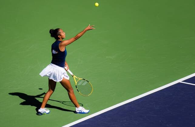 Mandatory Credit: Photo by Rob Prange Shutterstock (12524635x) Leylah Fernandez of Canada in action during the fourth round at the 2021 BNP Paribas Open WTA, Tennis Damen 1000 tennis tournament BNP Paribas Open, Tennis, Day 7, Indian Wells Tennis Garden, California, USA - 12 Oct 2021 BNP Paribas Open, Tennis, Day 7, Indian Wells Tennis Garden, California, USA - 12 Oct 2021 Copyright: xRobxPrange Shutterstockx 12524635x