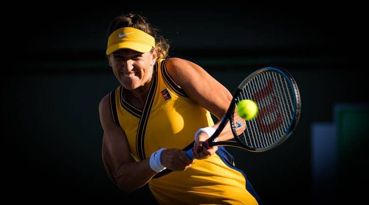 Mandatory Credit: Photo by Rob Prange Shutterstock (12524635cn) Victoria Azarenka of Belarus in action during the fourth round at the 2021 BNP Paribas Open WTA, Tennis Damen 1000 tennis tournament BNP Paribas Open, Tennis, Day 7, Indian Wells Tennis Garden, California, USA - 12 Oct 2021 BNP Paribas Open, Tennis, Day 7, Indian Wells Tennis Garden, California, USA - 12 Oct 2021 Copyright: xRobxPrange Shutterstockx 12524635cn