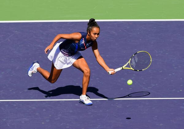 INDIAN WELLS, CA - OCTOBER 12: Leylah Fernandez of Canada chases after and returns the ball during a tennis match played at the BNP Paribas Open on October 12, 2021 at the Indian Wells Tennis Garden in Indian Wells, CA. (Photo by John Cordes Icon Sportswire) TENNIS: OCT 12 BNP Paribas Open Icon506211012203