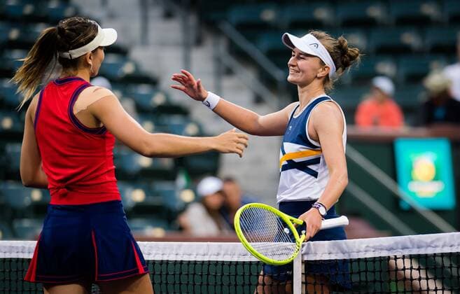 Mandatory Credit: Photo by Rob Prange Shutterstock (12524635da) Paula Badosa of Spain & Barbora Krejcikova of the Czech Republic in action during the fourth round at the 2021 BNP Paribas Open WTA, Tennis Damen 1000 tennis tournament BNP Paribas Open, Tennis, Day 7, Indian Wells Tennis Garden, California, USA - 12 Oct 2021 BNP Paribas Open, Tennis, Day 7, Indian Wells Tennis Garden, California, USA - 12 Oct 2021 Copyright: xRobxPrange Shutterstockx 12524635da