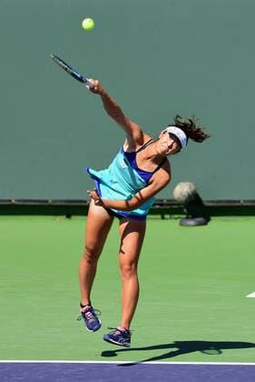 INDIAN WELLS, CA - OCTOBER 12: Ena Shibahara of Japan serving during a doubles tennis match played at the BNP Paribas Open on October 12, 2021 at the Indian Wells Tennis Garden in Indian Wells, CA. (Photo by John Cordes Icon Sportswire) TENNIS: OCT 12 BNP Paribas Open Icon506211012403