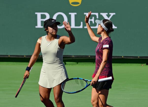 INDIAN WELLS, CA - OCTOBER 12: Sabrina Santamaria of the United States high fives partner Makoto Ninomiya of Japan during a doubles tennis match played at the BNP Paribas Open on October 12, 2021 at the Indian Wells Tennis Garden in Indian Wells, CA. (Photo by John Cordes Icon Sportswire) TENNIS: OCT 12 BNP Paribas Open Icon506211012417