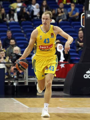 Luke Sikma single image clipping action sports basketball EuroLeague men season 2021 2022 12 10 2021 ALBA Berlin vs Fenerbahce Istanbul