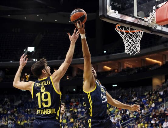 Nando De Colo, Ahmet Düverioglu action upper body upper body sports basketball EuroLeague men season 2021 2022 12 10 2021 ALBA Berlin vs Fenerbahce Istanbul