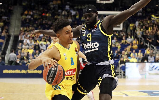 Maodo Lo, Marial Shayok action game scene duel sports basketball EuroLeague men season 2021 2022 12 10 2021 ALBA Berlin vs Fenerbahce Istanbul