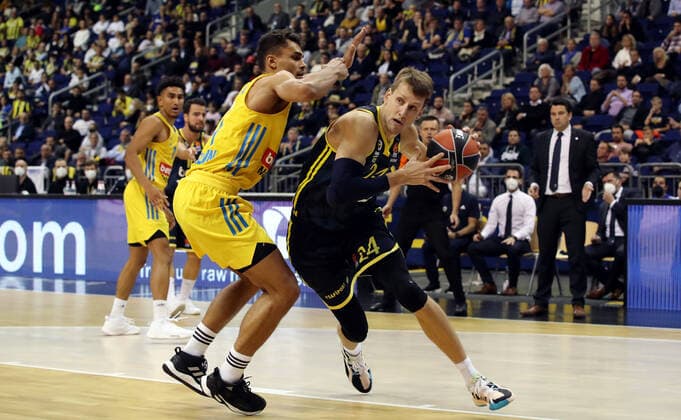 Oscar da Silva, Jan Vesely action game scene duel sports basketball EuroLeague men season 2021 2022 12 10 2021 ALBA Berlin vs Fenerbahce Istanbul