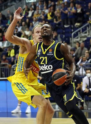 Luke Sikma, Dyshawn Pierre action game scene duel sports basketball EuroLeague mens season 2021 2022 12 10 2021 ALBA Berlin vs Fenerbahce Istanbul
