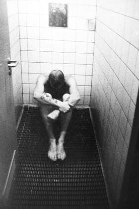 A disconsolate Richard Dunn sits in the shower following his knockout defeat to Muhammad Ali in Munich, West Germany. , Richard Dunn Olympiahalle, Munich, Germany, Ref:VM SPO Richard Dunn shower.jpg, Richard Dunn, Muhammad Ali, shower, fight, knockout, Munich, Germany, Olympiahalle Copyright: xVarleyxMedia x
