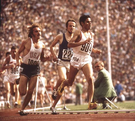 Olympische Spiele München 1972: 5000m: In Führung: Mohamed Gammoudi (TUN) vor Lasse Viren (FIN Mitte) und Steve Prefontaine (USA). 10.09.1972. *** Olympic Games Munich 1972 5000m In the lead Mohamed Gammoudi TUN ahead of Lasse Viren FIN middle and Steve Prefontaine USA 10 09 1972 HM