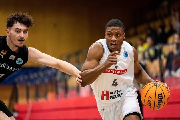 BASKETBALL - FIBA EC, Kapfenberg vs Bayreuth KAPFENBERG,AUSTRIA,13.OCT.21 - SOCCER - FIBA Europe Cup, Kapfenberg bulls vs Medi Bayreuth. Image shows Kareem Jamar (Kapfenberg).  GEPAxpictures xJohannesxFriedl