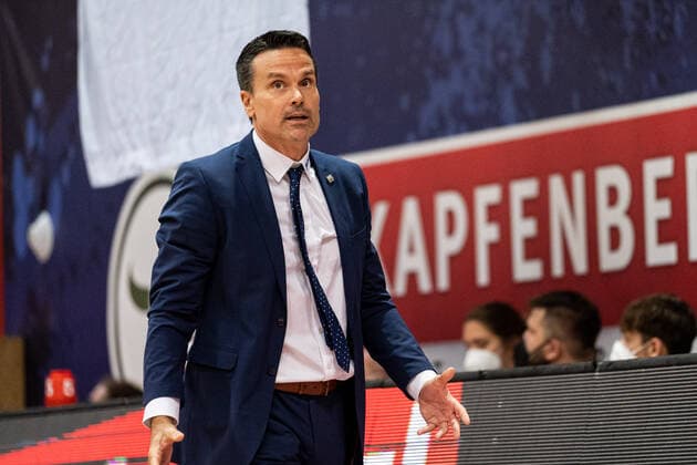 BASKETBALL - FIBA EC, Kapfenberg vs Bayreuth KAPFENBERG,AUSTRIA,13.OCT.21 - BASKETBALL - FIBA Europe Cup, Kapfenberg bulls vs Medi Bayreuth. Image shows head coach Raoul Korner (Bayreuth).  GEPAxpictures xJohannesxFriedl