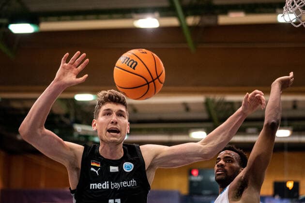BASKETBALL - FIBA EC, Kapfenberg vs Bayreuth KAPFENBERG,AUSTRIA,13.OCT.21 - BASKETBALL - FIBA Europe Cup, Kapfenberg bulls vs Medi Bayreuth. Image shows Andreas Seiferth (Bayreuth).  GEPAxpictures xJohannesxFriedl