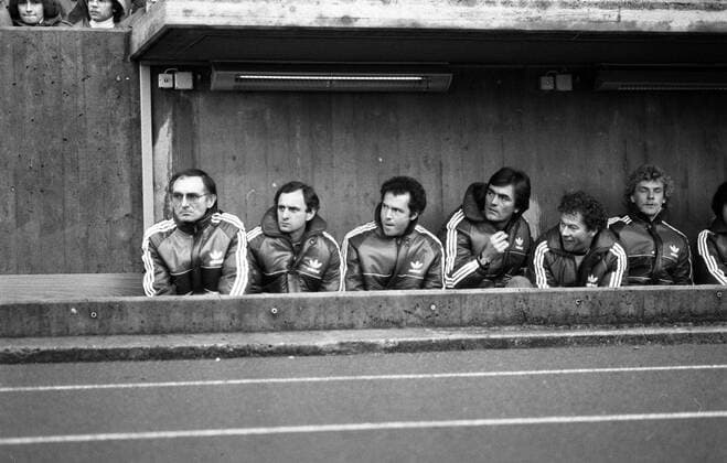 15.11.80 VfB Stuttgart - Hamburger SV Deutschland, Stuttgart, 15.11.1980, Fussball, Bundesliga, VfB Stuttgart - Hamburger SV (3:2): v.l. Branko Zebec (Trainer Hamburger SV), Aleksandar Ristic (Co-Trainer Hamburger SV), Franz Beckenbauer (Hamburger SV). *** 15 11 80 VfB Stuttgart Hamburger SV Germany, Stuttgart, 15 11 1980, Football, Bundesliga, VfB Stuttgart Hamburger SV 3 2 v l Branko Zebec Coach Hamburger SV , Aleksandar Ristic Co Coach Hamburger SV , Franz Beckenbauer Hamburger SV