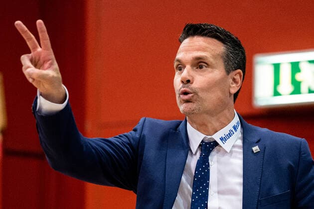 BASKETBALL - FIBA EC, Kapfenberg vs Bayreuth KAPFENBERG,AUSTRIA,13.OCT.21 - BASKETBALL - FIBA Europe Cup, Kapfenberg bulls vs Medi Bayreuth. Image shows head coach Raoul Korner (Bayreuth).  GEPAxpictures xJohannesxFriedl
