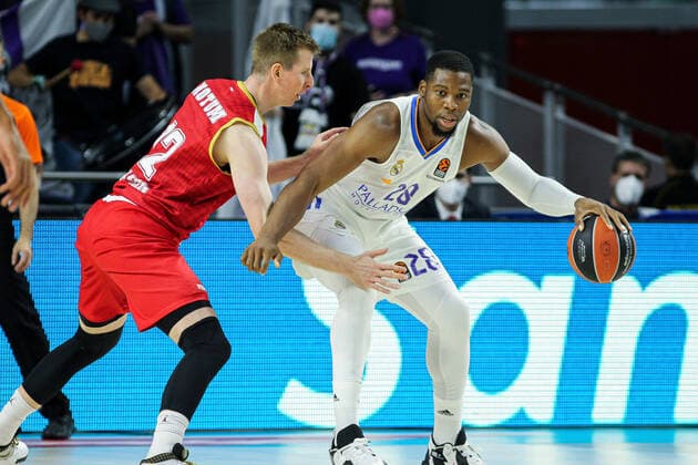 October 13, 2021, MADRID, MADRID, SPAIN: Brock Motum of Monaco and Guerschon Yabusele of Real Madrid in action during Turkish Airlines Euroleague basketball match between Real Madrid and A.S. Monaco at Wizink Center on October 13th, 2021 in Madrid, Spain. MADRID SPAIN - ZUMAa181 20211013_zaa_a181_047 Copyright: xIrinaxR.xHipolitox