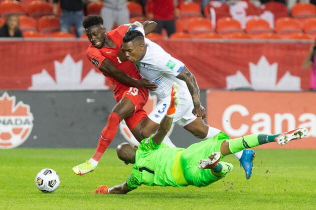 October 13, 2021, Toronto, on, Canada: Canada s Alphonso Davies (left) runs around Panama goalkeeper Luis Mejia as Harold Cummings looks on during first half World Cup qualifying action in Toronto, on Wednesday, October 13, 2021. Alphonso Davies; Luis Mejia; Segura Cummings  - ZUMAc35_ 20211013_zaf_c35_051 Copyright: xChrisxYoungx