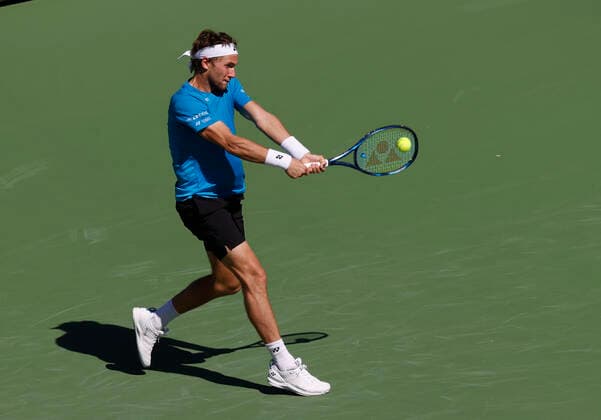 October 13, 2021 Casper Ruud (NOR) returns a shot against Diego Schwartzman (ARG) during the 2021 BNP Paribas Open at Indian Wells Tennis Garden in Indian Wells, California. Mandatory Photo Credit : CSM Indian Wells United States of America - ZUMAc04_ 20211013_zaf_c04_023 Copyright: xCharlesxBausx