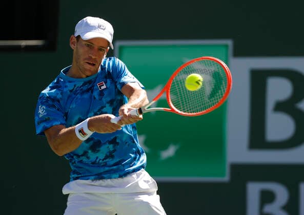 October 13, 2021 Diego Schwartzman (ARG) returns a shot to Casper Ruud (NOR) during the 2021 BNP Paribas Open at Indian Wells Tennis Garden in Indian Wells, California. Mandatory Photo Credit : CSM Indian Wells United States of America - ZUMAc04_ 20211013_zaf_c04_053 Copyright: xCharlesxBausx