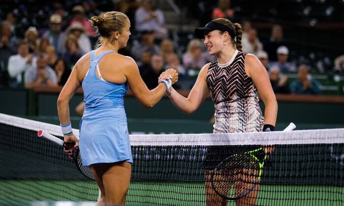 Mandatory Credit: Photo by Rob Prange Shutterstock (12524636be) Shelby Rogers of the United States & Jelena Ostapenko of Latvia in action during the quarter-finals of the 2021 BNP Paribas Open WTA, Tennis Damen 1000 tennis tournament BNP Paribas Open, Tennis, Day 8, Indian Wells Tennis Garden, California, USA - 13 Oct 2021 BNP Paribas Open, Tennis, Day 8, Indian Wells Tennis Garden, California, USA - 13 Oct 2021 Copyright: xRobxPrange Shutterstockx 12524636be