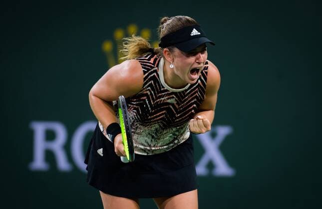 Mandatory Credit: Photo by Rob Prange Shutterstock (12524636bg) Jelena Ostapenko of Latvia in action during the quarter-finals of the 2021 BNP Paribas Open WTA, Tennis Damen 1000 tennis tournament BNP Paribas Open, Tennis, Day 8, Indian Wells Tennis Garden, California, USA - 13 Oct 2021 BNP Paribas Open, Tennis, Day 8, Indian Wells Tennis Garden, California, USA - 13 Oct 2021 Copyright: xRobxPrange Shutterstockx 12524636bg