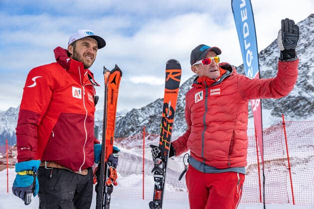 14.10.2021, Rettenbachferner, Sölden, AUT, OeSV Ski Alpin, RTL Training am Rettenbachferner, am Donnerstag, 14. Oktober 2021, anlässlich einer RTL Trainingseinheit der ÖSV Damen und Herren am Rettenbachferner in Sölden, im Bild v.l. Christian Mitter (Sportlicher Leiter ÖSV Ski Alpin Damen), Andreas Puelacher (Sportlicher Leiter ÖSV Ski Alpin Herren) during a training session in preparation for the upcoming FIS Alpine Skiing World Cup season at the Rettenbachferner in Sölden, Austria on 2021 10 14. **** OUT of AUT - Keine Weitergabe an Drittanbieter **** Sölden *** 14 10 2021, Rettenbachferner, Sölden, AUT, OeSV Ski Alpin, RTL Training at the Rettenbachferner, on Thursday, 14 October 2021, on the occasion of a RTL training session of the ÖSV Women and Men at the Rettenbachferner in Sölden, in the picture from l Christian Mitter Sporting Director ÖSV Ski Alpin Women , Andreas Puelacher Sporting Director ÖSV Alpine Skiing Men during a training session in preparation for the upcoming FIS Alpine Skiing World Cup season at the Rettenbachferner in Sölden, Austria on 2021 10 14 OUT of AUT No disclosure to third parties Sölden  EP_gro  