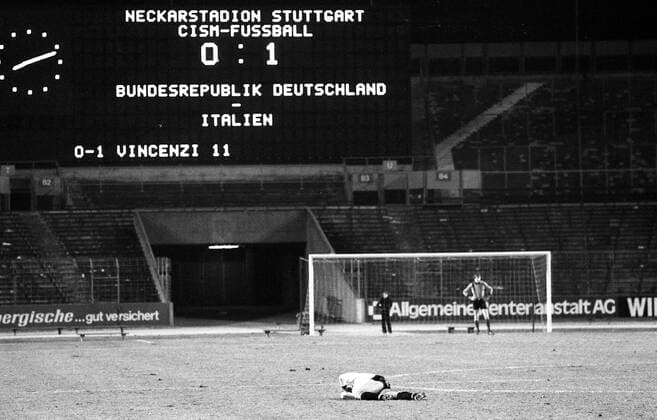 01.03.78 CISM Deutschland - Italien Deutschland, Stuttgart, 01.03.1978, Fussball, CISM Bundeswehr, DFB Deutschland - Italien: (Deutschland). *** 01 03 78 CISM Germany Italy Germany, Stuttgart, 01 03 1978, Football, CISM Bundeswehr, DFB Germany Italy Germany