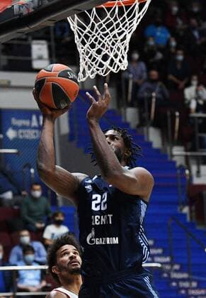 6672647 14.10.2021 Zenit s Alex Poythress shoots during the Euroleague basketball match between Zenit St.Petersburg and Bayern Munich, in St. Petersburg, Russia. Alexander Galperin Sputnik Russia Basketball Euroleague Zenit - Bayern  a4259a2c37e0edac