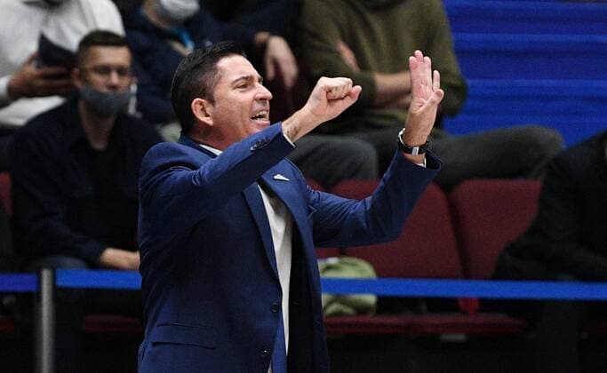 6672669 14.10.2021 Zenit s head coach Xavi Pascual reacts during the Euroleague basketball match between Zenit St.Petersburg and Bayern Munich, in St. Petersburg, Russia. Alexander Galperin Sputnik Russia Basketball Euroleague Zenit - Bayern  492e2aee5638892d