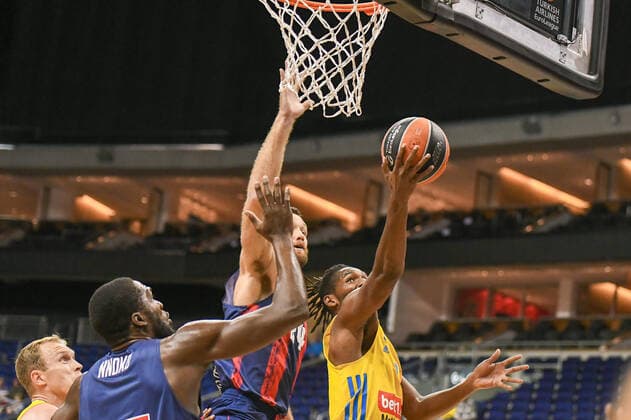 14 10 2021, xlakx, Basketball EuroLeague, Alba Berlin BASKONIA VITORIA emspor, v l Jaleen Smith Alba Berlin No 3 Berlin.