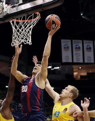 Simone Fontecchio, Luke Sikma action game scene duel sports basketball EuroLeague mens season 2021 2022 14 10 2021 ALBA Berlin vs Baskonia Vitoria Gasteiz
