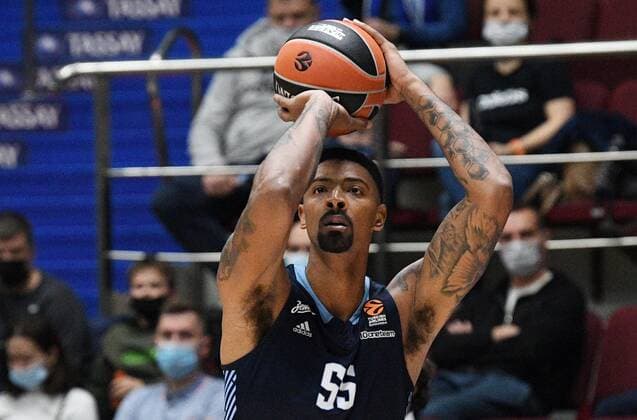 6672707 14.10.2021 Zenit s Jordan Mickey shoots a ball during the Euroleague basketball match between Zenit St.Petersburg and Bayern Munich, in St. Petersburg, Russia. Alexander Galperin Sputnik Russia Basketball Euroleague Zenit - Bayern  9fdbc5215cebe149