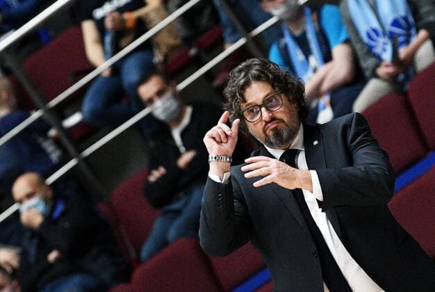 6672716 14.10.2021 Bayern s head coach Andrea Trinchieri reacts during the Euroleague basketball match between Zenit St.Petersburg and Bayern Munich, in St. Petersburg, Russia. Alexander Galperin Sputnik Russia Basketball Euroleague Zenit - Bayern  dc0caa897ab3a14c