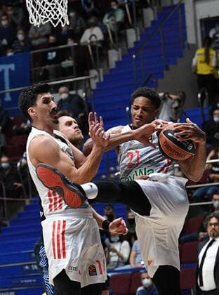 6672719 14.10.2021 Bayern s Augustine Rubit, right, is seen during the Euroleague basketball match between Zenit St.Petersburg and Bayern Munich, in St. Petersburg, Russia. Alexander Galperin Sputnik Russia Basketball Euroleague Zenit - Bayern  4897ec1359556b64