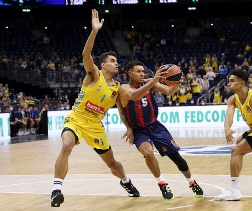 Oscar da Silva, Wade Baldwin action game scene duel sports basketball EuroLeague mens season 2021 2022 14 10 2021 ALBA Berlin vs Baskonia Vitoria Gasteiz