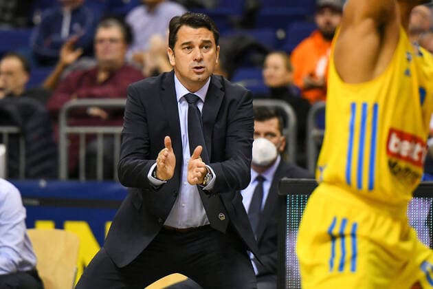 14 10 2021, xlakx, Basketball EuroLeague, Alba Berlin BASKONIA VITORIA emspor, v l Israel Gonzalez Alba Berlin coach Berlin.