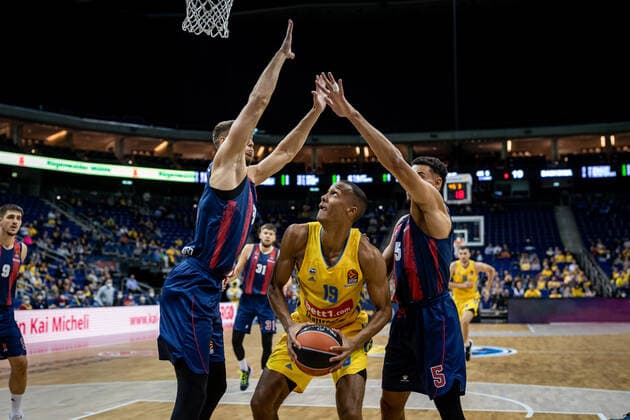 Basketball Berlin 14 10 2021 Season 2021 2022 EuroLeague Regular Season Alba Berlin Baskiona Vitoria Gasteiz Louis Olinde Alba Berlin, No 19 Wade Baldwin Baskonia, No 05 Rokas Giedraitis Baskonia, No 31
