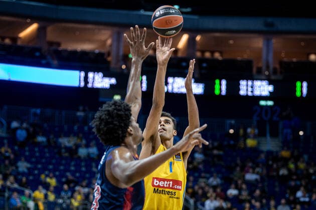 Basketball Berlin 14 10 2021 2022 EuroLeague Regular Season Alba Berlin Baskiona Vitoria Gasteiz Oscar Da Silva Alba Berlin, No 01 Steven Enoch Baskonia, No 23