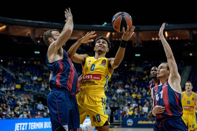 Basketball Berlin 14 10 2021 Season 2021 2022 EuroLeague Regular Season Alba Berlin Baskiona Vitoria Gasteiz Maodo Lo Alba Berlin, No 00 Matthew Costello Baskonia, No 24 Arturs Kurucs Baskonia, No 47