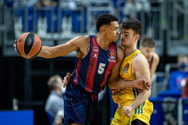 Basketball Berlin 14 10 2021 Season 2021 2022 EuroLeague Regular Season Alba Berlin Baskiona Vitoria Gasteiz Wade Baldwin Baskonia, No 05 Jonas Mattisseck Alba Berlin, No 09