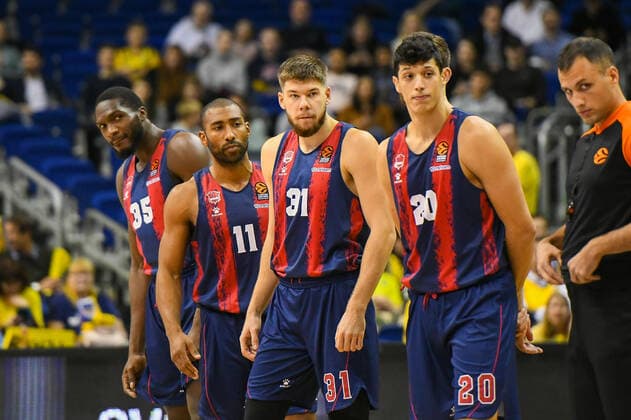 14 10 2021, xlakx, Basketball EuroLeague, Alba Berlin BASKONIA VITORIA emspor, v l Landry Nnoko Baskonia Vitoria Gasteiz No 35 ,Jayson Granger Baskonia Vitoria Gasteiz No 11 ,Rokas Giedraitis Baskonia Vitoria Gasteiz No 31 ,Simone Fontecchio Baskonia Vitoria Gasteiz No 20 Berlin