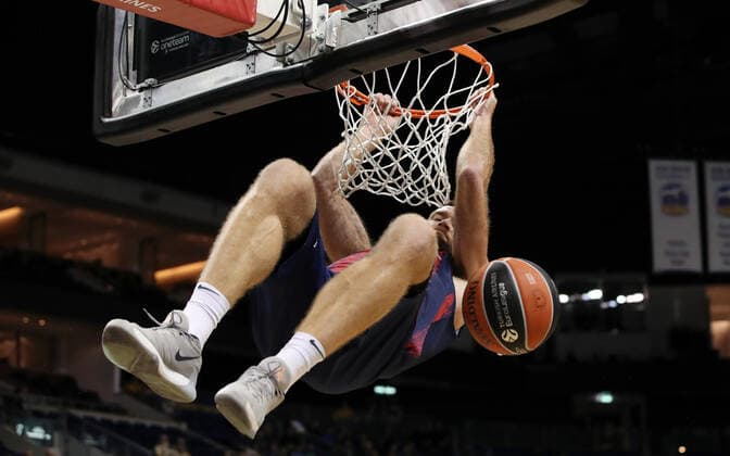Matthew Costello dunking Sports Basketball EuroLeague Mens Season 2021 2022 14 10 2021 ALBA Berlin vs Baskonia Vitoria Gasteiz