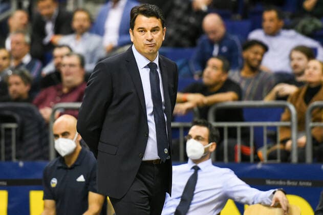 14 10 2021, xlakx, Basketball EuroLeague, Alba Berlin Baskonia Vitoria Gasteiz emspor, v l Israel Gonzalez Alba Berlin coach Berlin.