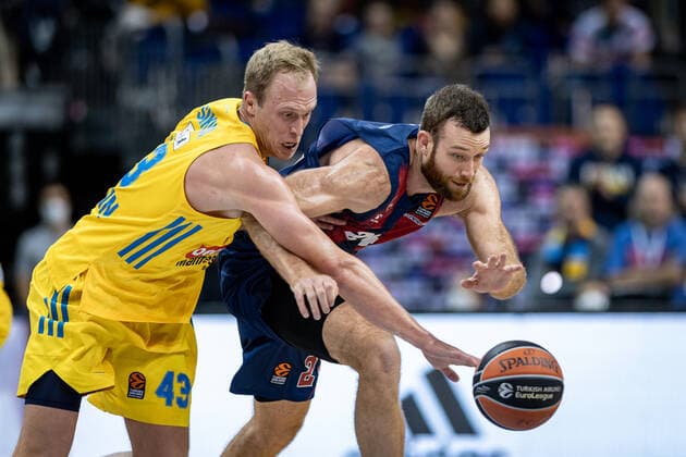 Basketball Berlin 14 10 2021 2022 EuroLeague Regular Season Alba Berlin Baskiona Vitoria Gasteiz Luke Sikma Alba Berlin, No 43 Matthew Costello Baskonia, No 24